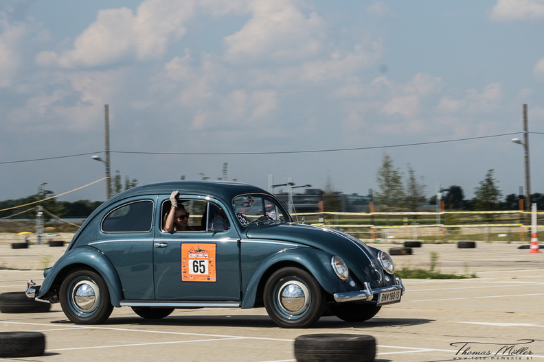 VW Käfer Ovali, BJ1955.jpg